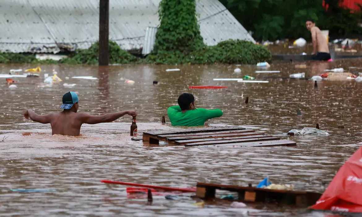 2024 05 02t192614z 1594767370 rc2di7ahzgze rtrmadp 3 brazil rains