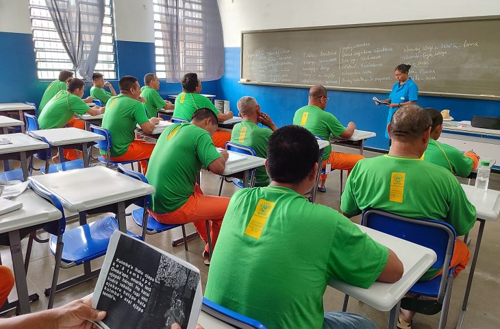 FOTO 3 – Na PED unidade penal aulas na lingua materna sao oferecidas aos indigenas em cumprimento de pena 730x480