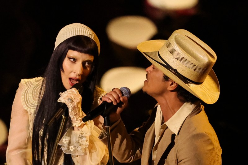 Lady Gaga e Bruno Mars cantam no Grammy 2025 Reuters