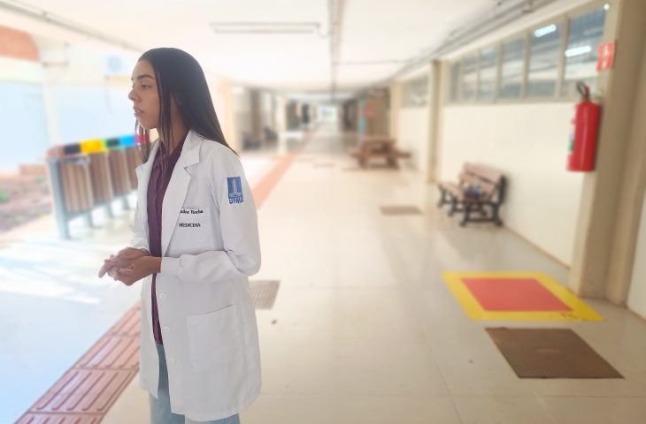 Estudante de Medicina Ariadne beneficiaria MS Supera 730x480