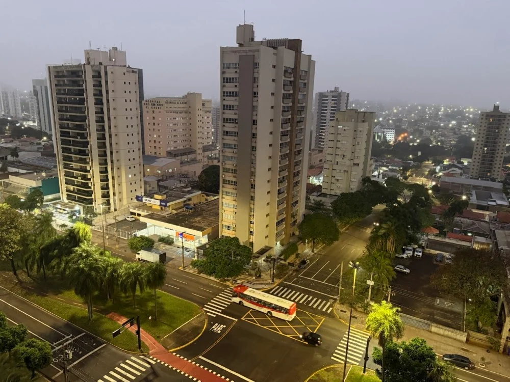 Campo Grande amanheceu sob nevoa nesta sexta feira com ceu encoberto ruas molhadas e temperaturas mais baixas na regiao central da cidade. Grande 1000x750